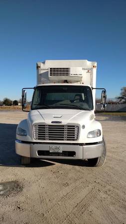 2012 Freightliner M106 Reefer Straight Truck 18 Foot for sale in Fond Du Lac, WI – photo 3