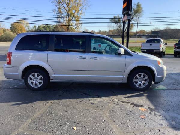 Accident Free! 2010 Chrysler Town & Country! 3rd Row! - cars &... for sale in Ortonville, OH – photo 6