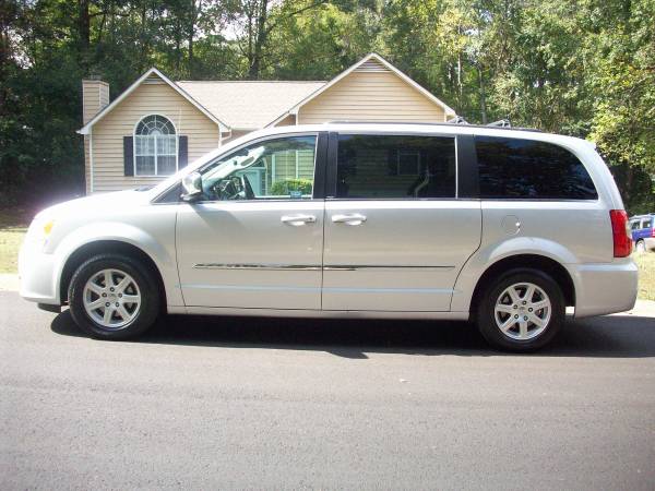 2012 CHRYSLER TOWN & COUNTRY for sale in Powder Springs, GA – photo 2