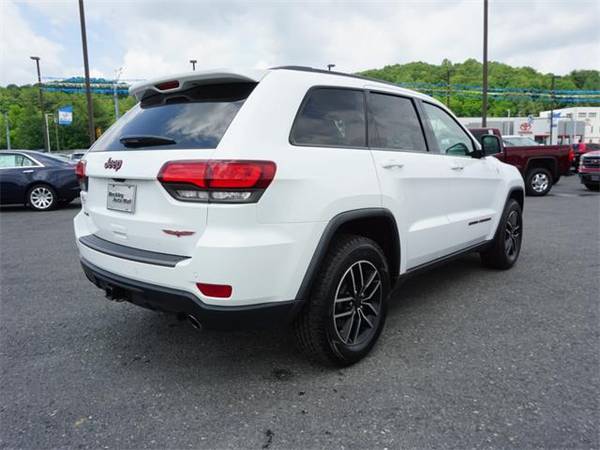 2019 Jeep Grand Cherokee SUV TRAILHAWK - White for sale in Beckley, WV – photo 4