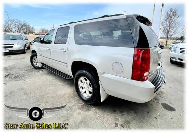 2011 GMC Yukon XL SLT - - by dealer - vehicle for sale in Rochester, MN – photo 4