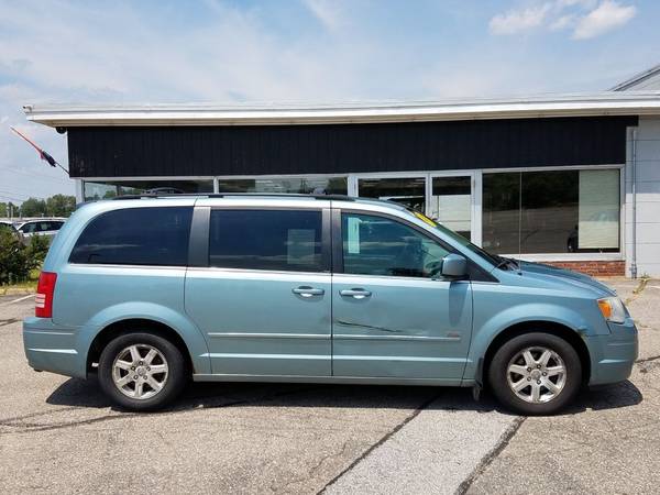 2008 Chrysler Town & Country Touring, 168K, Leather, DVD, 3rd Row, Cam for sale in Belmont, ME – photo 2