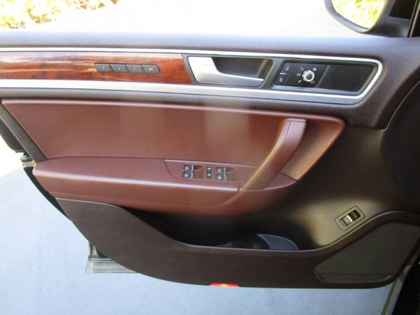 2013 Volkswagen Touareg TDI - 4WD - NAVI - BACK UP CAMERA - PANORAMIC for sale in Sacramento , CA – photo 16