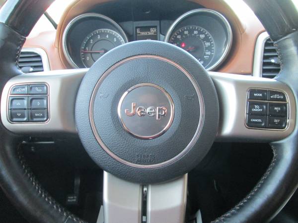 2012 JEEP GRAND CHEROKEE OVERLAND 5.7 V8 HEMI WHIT ALL THE TOYS -... for sale in East Providence, RI – photo 18
