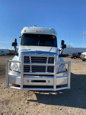 2011 Freightliner Cascadia Midroof/ Detroit DD15 (455HP) - cars &... for sale in Zion, IL – photo 3