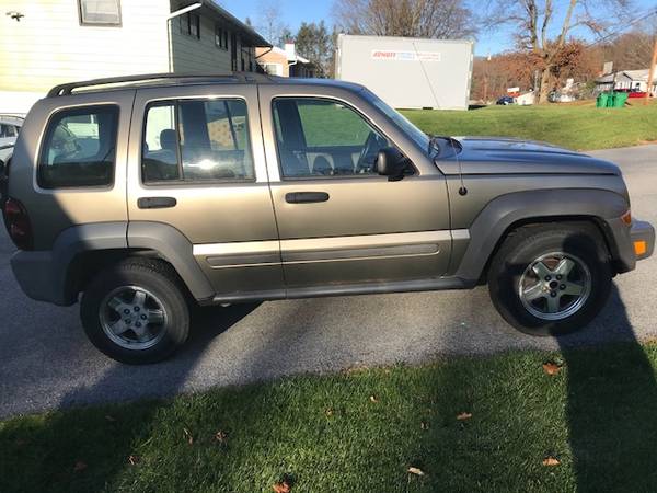 2006 Jeep Liberty Sport - cars & trucks - by owner - vehicle... for sale in Poughkeepsie, NY – photo 4