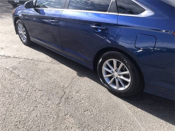 2018 Hyundai Sonata SE sedan Lakeside Blue - cars & trucks - by... for sale in El Paso, TX – photo 5
