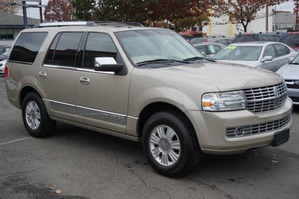 ☾ 2008 Lincoln Navigator ▶ Luxurious SUV ▶ Sale Price ▶ ▶ - cars &... for sale in Eugene, OR – photo 4