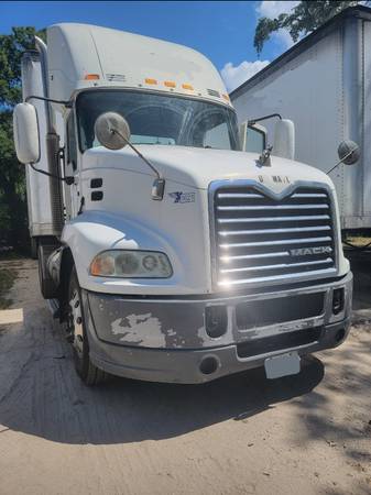 2012 Mack Pinnacle Day Cab Single Axle - - by dealer for sale in Miami, FL – photo 2