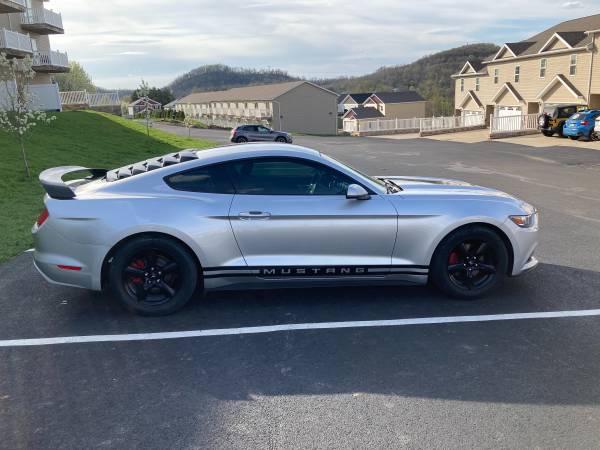 2017 Ford Mustang v6 for sale in Morgantown , WV – photo 11