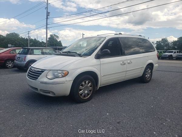 2006 Chrysler Town & Country Limited for sale in Middletown, PA – photo 4