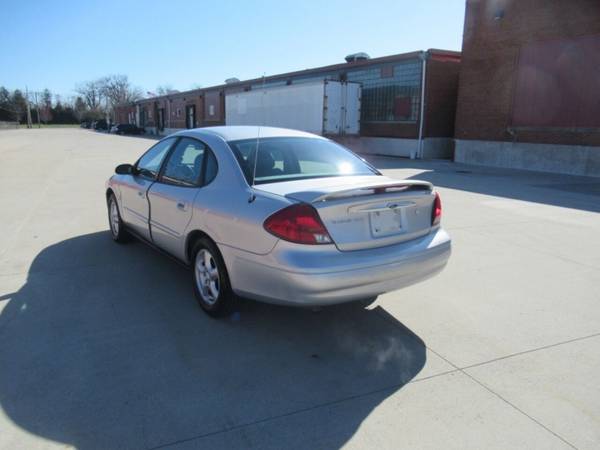 2003 Ford Taurus SES Deluxe 4dr Sedan - - by dealer for sale in Bloomington, IL – photo 2