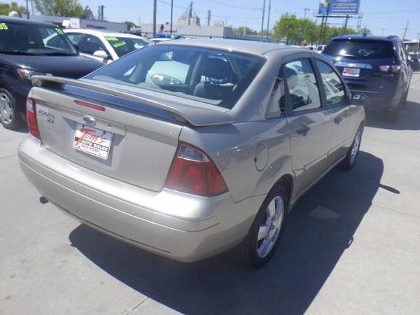 2007 Ford Focus SES - - by dealer - vehicle automotive for sale in Des Moines, IA – photo 3