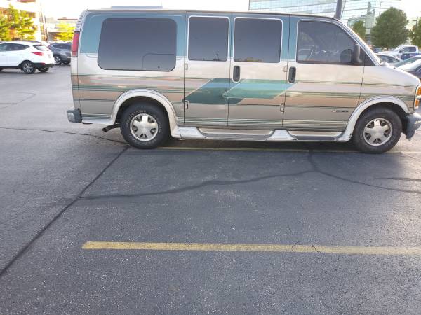 2000 Chevy conversion van for sale in Hammond, IL