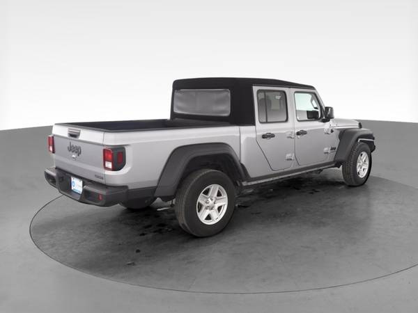 2020 Jeep Gladiator Sport Pickup 4D 5 ft pickup Gray - FINANCE... for sale in Chicago, IL – photo 11