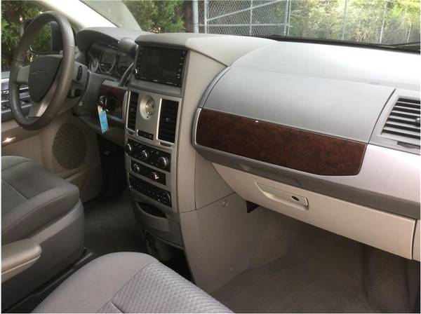 2010 Chrysler Town & Country Touring*BASEBALL MOM APPROVED!*CALL NOW!* for sale in Hickory, NC – photo 13
