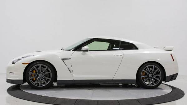 2015 Nissan GT-R Premium - cars & trucks - by dealer - vehicle... for sale in Indianapolis, ND – photo 2