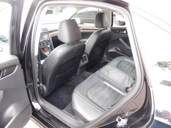 Volkswagen Passat TDI SEL Premium 4d Sedan Sunroof NAV Turbo Diesel... for sale in Hickory, NC – photo 19