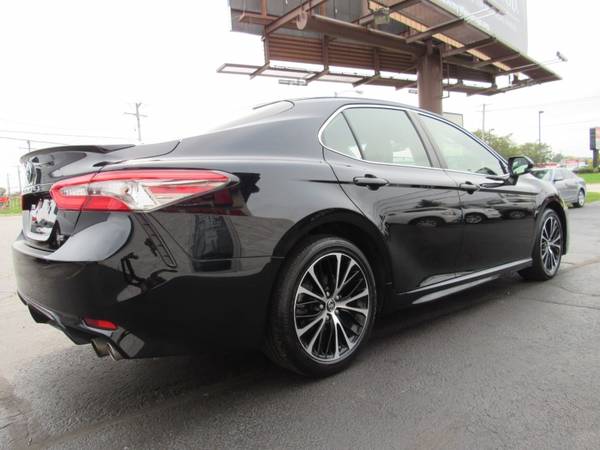 2018 Toyota Camry SE - cars & trucks - by dealer - vehicle... for sale in Rockford, IL – photo 10