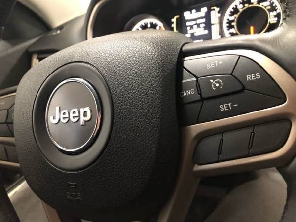 2017 Jeep Cherokee Latitude 4dr SUV - cars & trucks - by dealer -... for sale in Eldridge, IA – photo 23