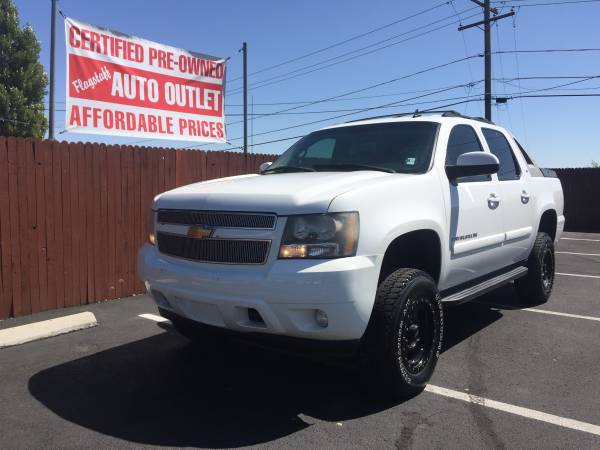 2007 4WD Chevy Avalanche 4" lift Flagstaff Auto Outlet for sale in Flagstaff, AZ – photo 2