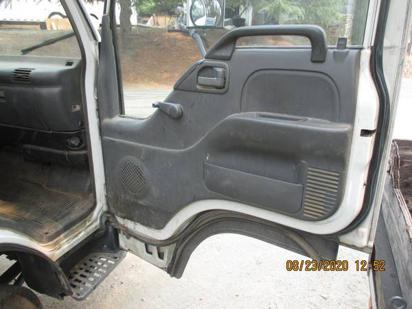 99 W3500 Chevy-Isuzu Med Duty Box Truck, Lift Gate, Diesel auto tra for sale in Oakhurst/Coarsegold, CA – photo 16