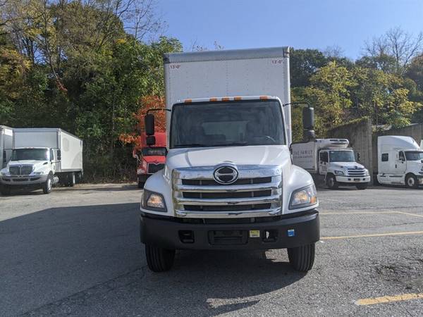 2016 HINO 268A 26' BOX W/LIFTGATE ONLY 153K MILE WARRANTY - cars &... for sale in Wappingers Falls, IN – photo 2