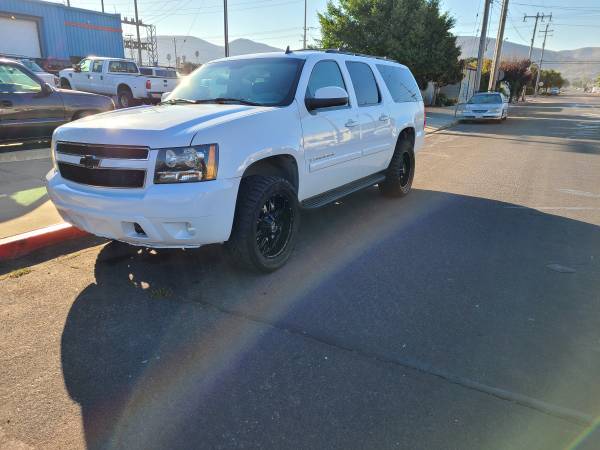 07 Chevy Suburban Lifted - cars & trucks - by owner - vehicle... for sale in Lompoc, CA – photo 2