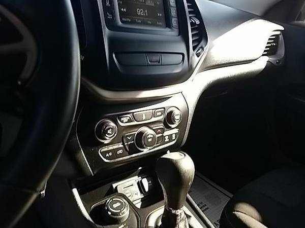 2015 Jeep Cherokee 4WD 4dr Latitude - - by dealer for sale in Yorkville, NY – photo 16