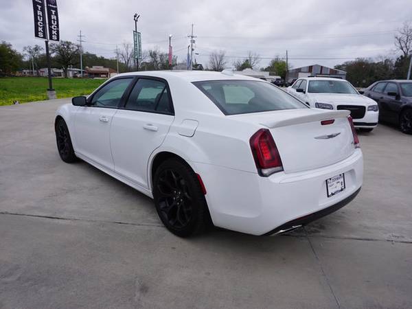 2020 Chrysler 300 300S RWD - - by dealer - vehicle for sale in Plaquemine, LA – photo 6