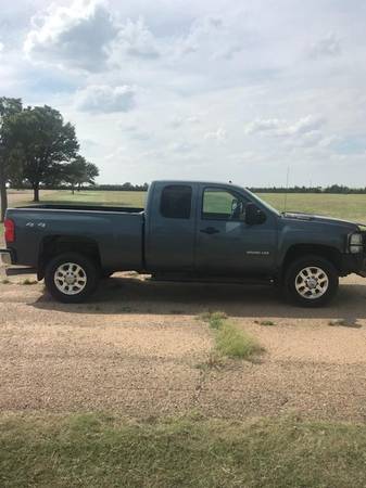 1 owner Duramax 2011 Chevy Silverado Ext Cab Short Bed 4X4!!!!!!!!!!!! for sale in Dodge city, KS – photo 3