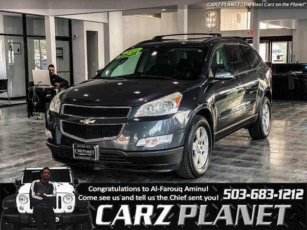 2009 Chevrolet Traverse All Wheel Drive LT AWD SUV PANO ROOF NAV... for sale in Gladstone, OR – photo 2