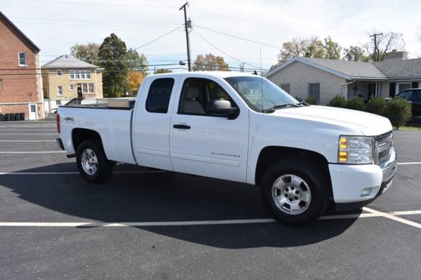 2011 Chevrolet Silverado 1500 LT Ext. Cab Long Box 4WD for sale in Osgood, IN – photo 4
