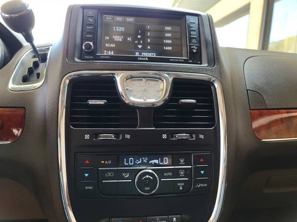 2013 CHRYSLER TOWN AND COUNTRY MUST SEE - - by dealer for sale in Pittsburgh, PA – photo 23