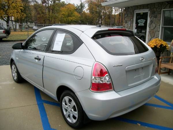 2009 Hyundai Accent GS 3-Door - cars & trucks - by dealer - vehicle... for sale in Wrightstown, NJ – photo 17