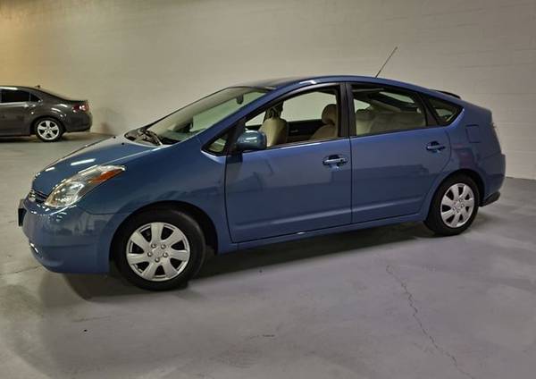 2005 Toyota Prius - Financing Available! - cars & trucks - by dealer... for sale in Glenview, IL – photo 2