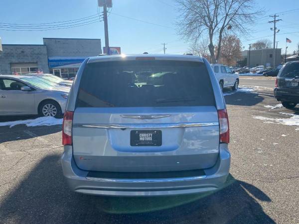 2013 Chrysler Town and Country Touring 4dr Mini Van -We Finance... for sale in Crystal, ND – photo 8