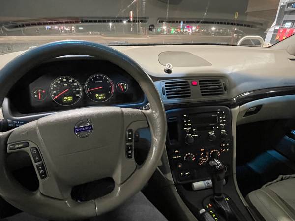 2005 Volvo S-80 ALL WHEEL DRIVE - cars & trucks - by owner - vehicle... for sale in Orland Park, IL – photo 7