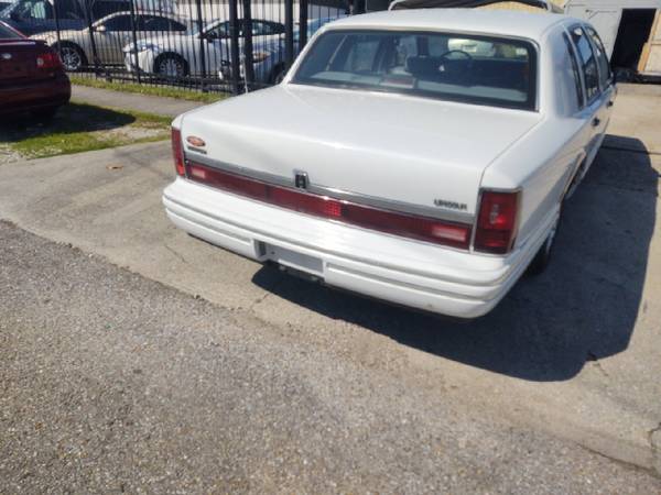 1993 Lincoln Town Car 4dr Sedan Executive - - by for sale in New Orleans, LA – photo 17
