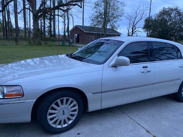 2005 Lincoln Town Car Signature Series for sale in ORIENTAL, NC – photo 2
