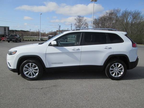 2021 Jeep Cherokee Latitude suv Bright White Clearcoat - cars & for sale in Bentonville, AR – photo 2