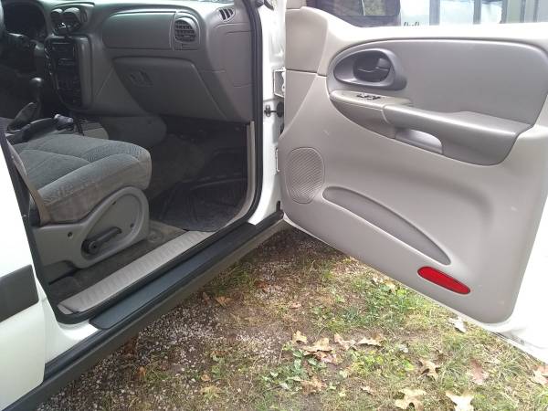 '04 Chevy Trailblazer for sale in sparta, MO – photo 5