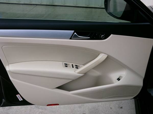 2012 Volkswagen Passat TDI SE-Heated Leather! Nav! Sunroof! - cars & for sale in Silvis, IA – photo 6