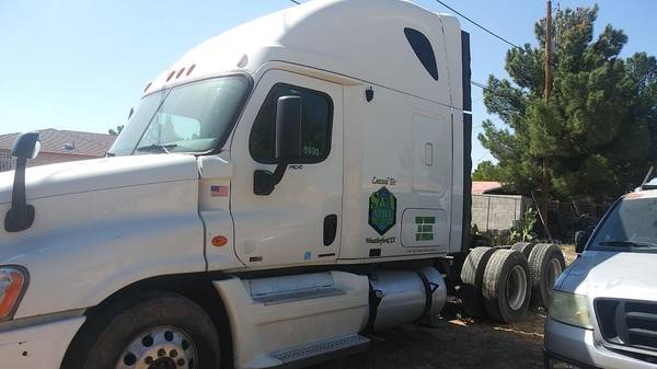 2011 Freightliner Cascadia 125 - cars & trucks - by owner - vehicle... for sale in SOCORRO, TX – photo 3