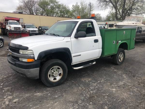 2001 Chevy Silverado Duramax Diesel Utility Truck for sale in Cleveland, OH – photo 2