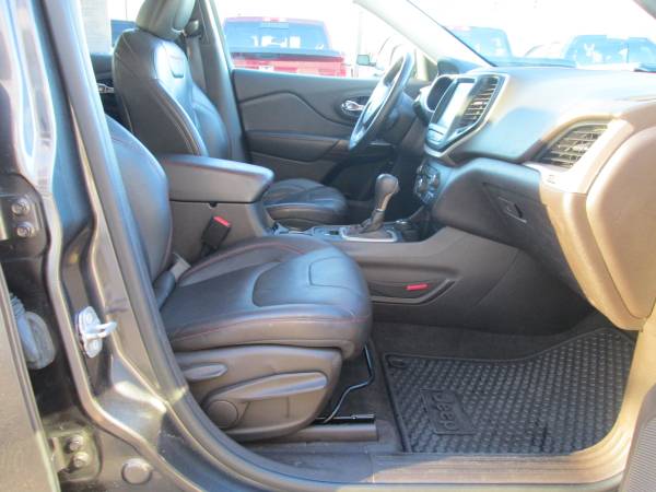 2014 jeep cherokee trailhawk 4wd v6 leather sunroof fully loaded for sale in East Providence, RI – photo 13