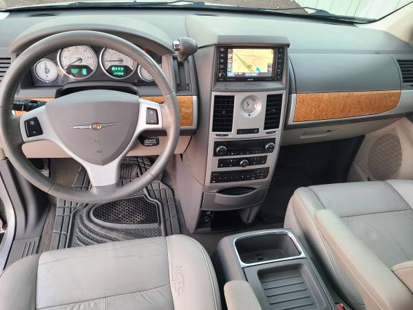 2008 Chrysler Town & County Limited - - by dealer for sale in Piedmont, OK – photo 7