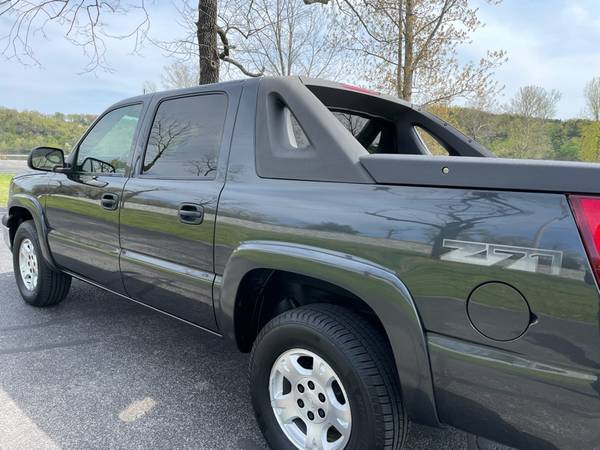 2005 Chevy Avalanche ONE OWNER! LIKE NEW! 4x4! - - by for sale in Forsyth, MO – photo 13