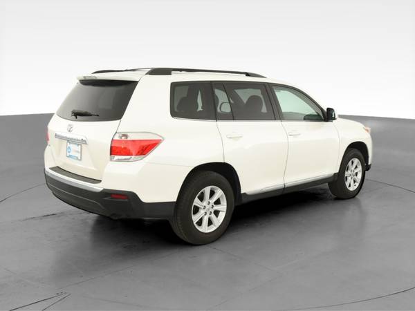 2013 Toyota Highlander Plus Sport Utility 4D suv White - FINANCE -... for sale in Fresh Meadows, NY – photo 11