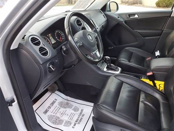 2011 Volkswagen Tiguan SEL - cars & trucks - by dealer - vehicle... for sale in Green Bay, WI – photo 13